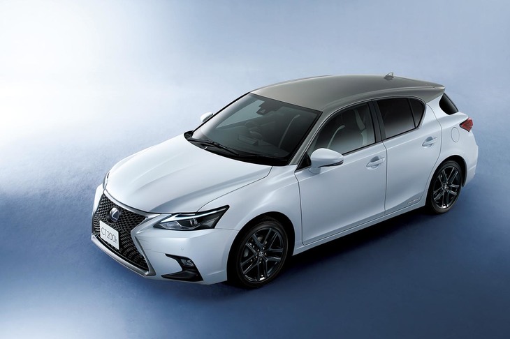 「CT200h」はいよいよフルモデルチェンジを迎え2代目へと移行するのか、それとも……。写真は、「レクサス車の国内累計販売台数50万台達成」を記念して2018年8月に発売された特別仕様車「CT200h“Black Sequence”」。