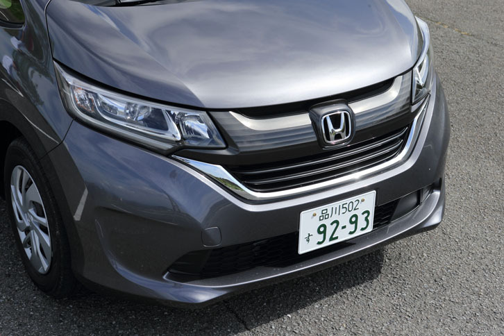 フロントまわり。近年ホンダ車のアイデンティティーとなっている「ソリッド・ウイング・フェイス」が与えられる。