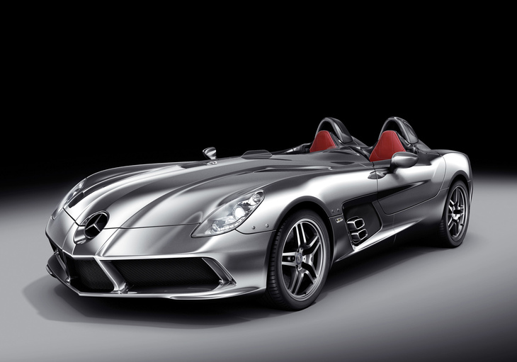 「メルセデス・ベンツSLRスターリング・モス」。650PSを発生する5.5リッターV8 DOHCスーパーチャージドユニットを搭載、パフォーマンスは0-100km/hが3.5秒、最高速が350km/hと発表された。