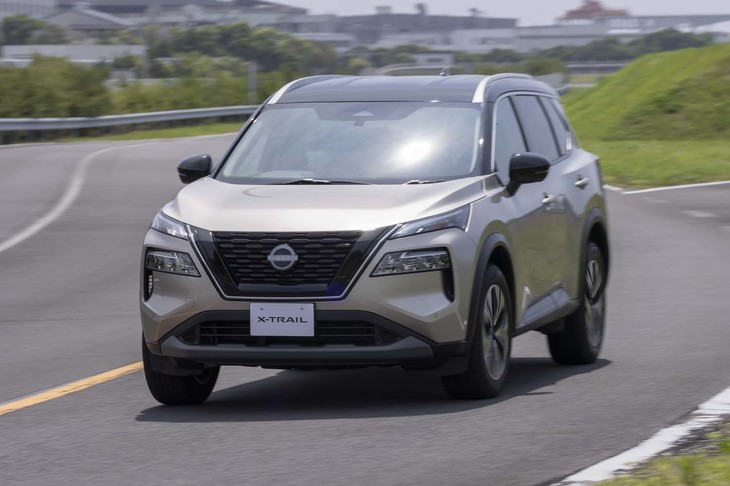 アメリカでは「ローグ」の名で販売される。新型「エクストレイル」としての世界初公開は2021年の上海モーターショーだった。