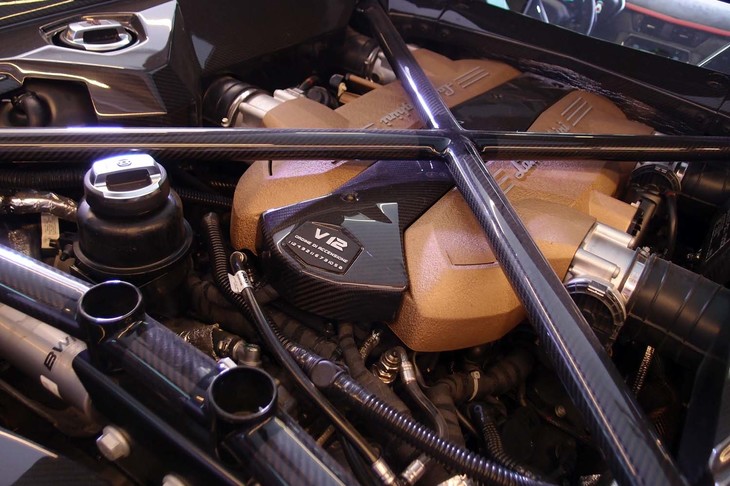 ランボルギーニ・アヴェンタドールLP780-4 Ultimae（自然吸気の6.5リッターV12エンジン）