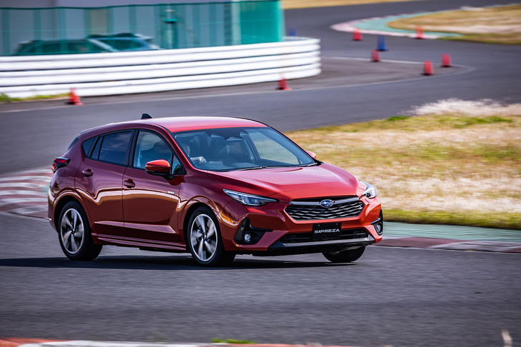 スバル・インプレッサ（クローズドコースでの走行シーン）