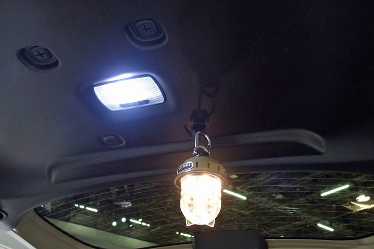 ホンダ・フリード クロスター（テールゲート内側のユーティリティーナット）