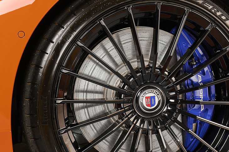 ニコル別注「BMWアルピナB4グランクーペ」に装着される「アルピナクラシック20インチホイール・ブラック」ホイール。