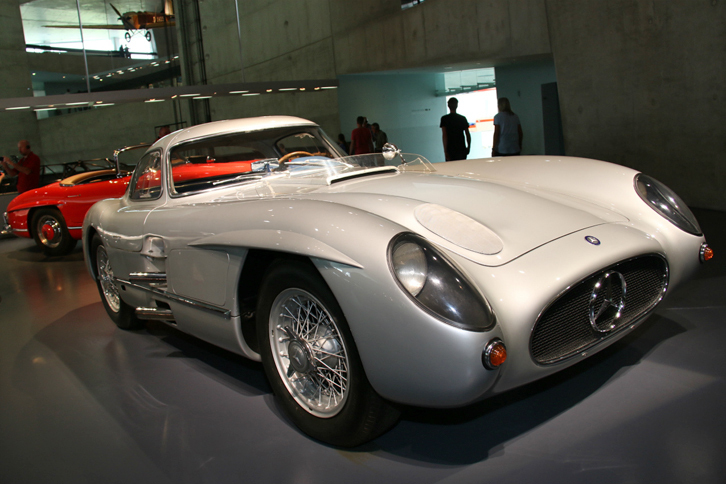 こちらは、“ウーレンハウト・クーペ”こと「メルセデス・ベンツ300SLR」。1955年製。