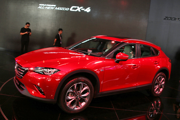 「マツダCX-4」。スカイアクティブ技術が投入された新型クロスオーバー。「際立つ存在感」とともに「考え抜かれた機能性」もアピール。