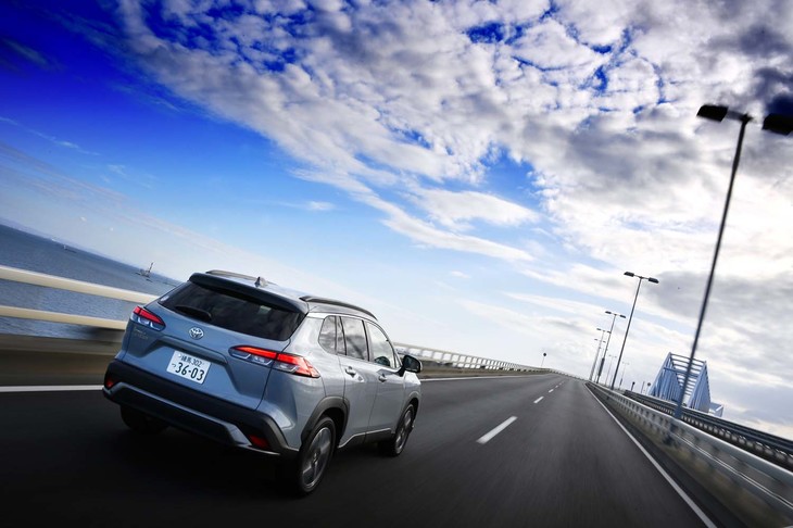 運転支援システム「Toyota Safety Sense」が全車に備わる。「アクア」や「ランドクルーザー」の新型とは異なり、交差点での対向直進車の検知等には対応していないものの、自転車（昼間）や歩行者（昼夜）も検知可能なプリクラッシュセーフティーや、オートマチックハイビーム、ロードサインアシストなどが含まれる。