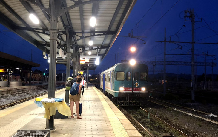 【写真19】エンポリ駅にたたずむ「ALn668」。1両編成である。