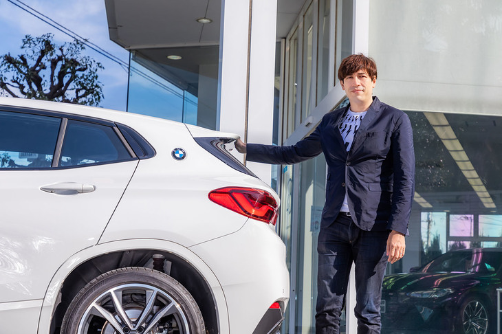 「タイヤを見るとクルマの使われ方や運転の傾向がわかってしまうとは驚きです。ディーラーのサービスは名探偵であり名医であると感心しました」とサッシャさん。