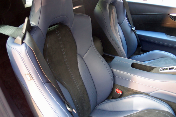 ホンダNSX（インディゴカラーのシート）