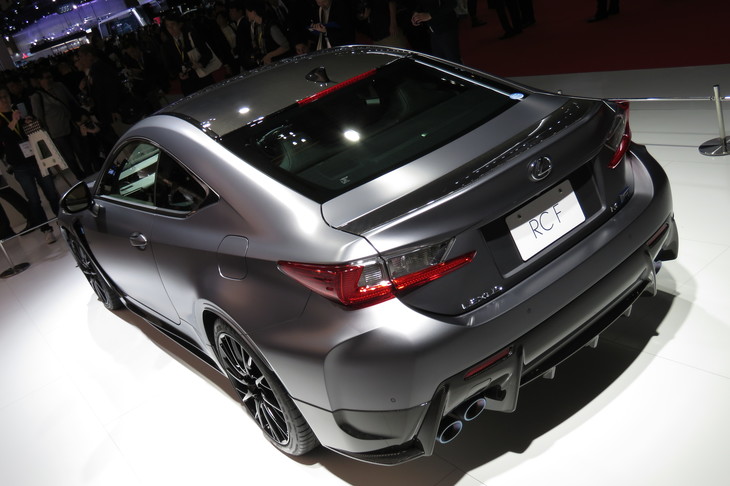 “F”シリーズの誕生10周年を祝う「レクサスRC F」の特別仕様車（エクステリア）。