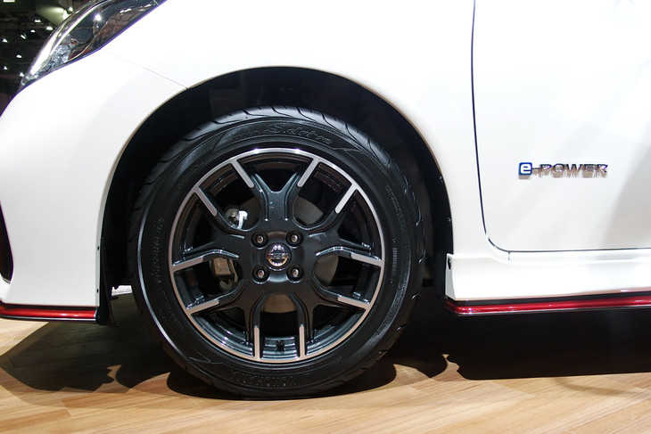 「ノートNISMOブラック リミテッド」のホイール。