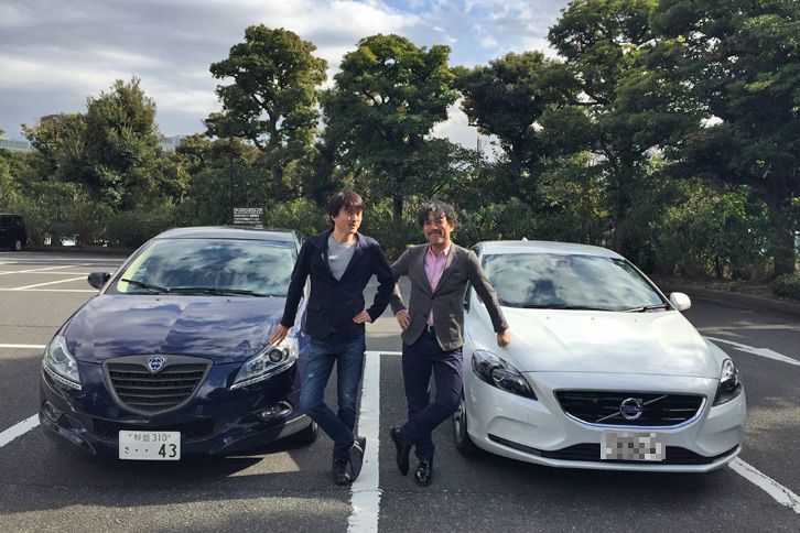 当連載を担当するモータージャーナリストの清水草一氏と、今回のゲスト、塩見 智氏。それぞれの愛車と一緒に。