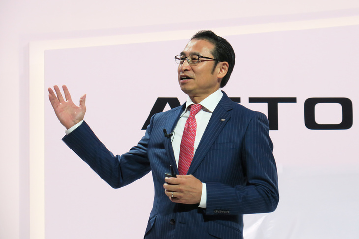 BYDジャパンの劉 学亮社長。アジア太平洋地域自動車販売事業部総経理も兼務しており、シンガポールやオーストラリア、マレーシア、韓国、インドなど、多くの地域に拠点を構築。同地域でのBYDの成長に貢献してきた。1997年に、日本の東京国際大学で国際経済貿易の学士号を取得している。