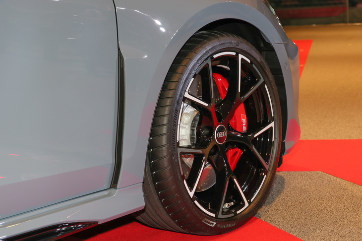 「RS 3スポーツバック ファーストエディション」の19インチホイール。