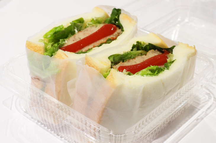 せっかくなので、ハンバーグサンドを購入。パンが柔らかくて実に美味でした。