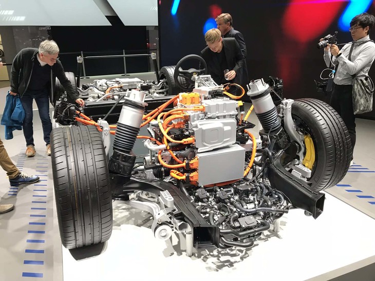 ポルシェ・タイカン ターボ