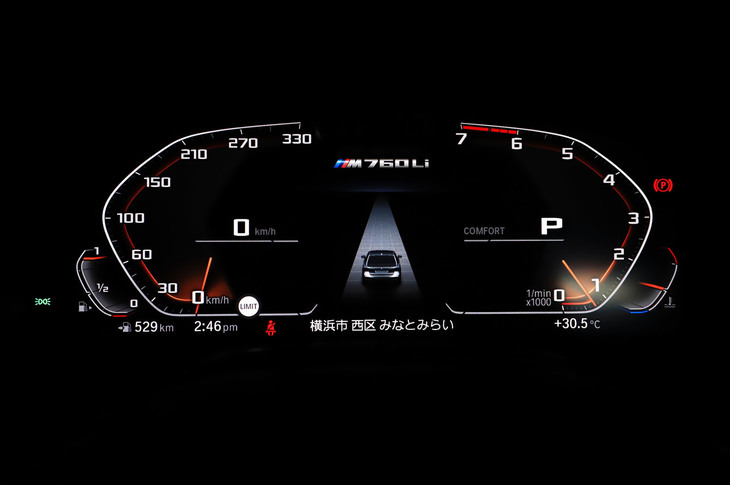 メーターには現行の「3シリーズ」や「8シリーズ」「X5」などと同じ、12.3インチのフルデジタル・メーターパネルが採用された。