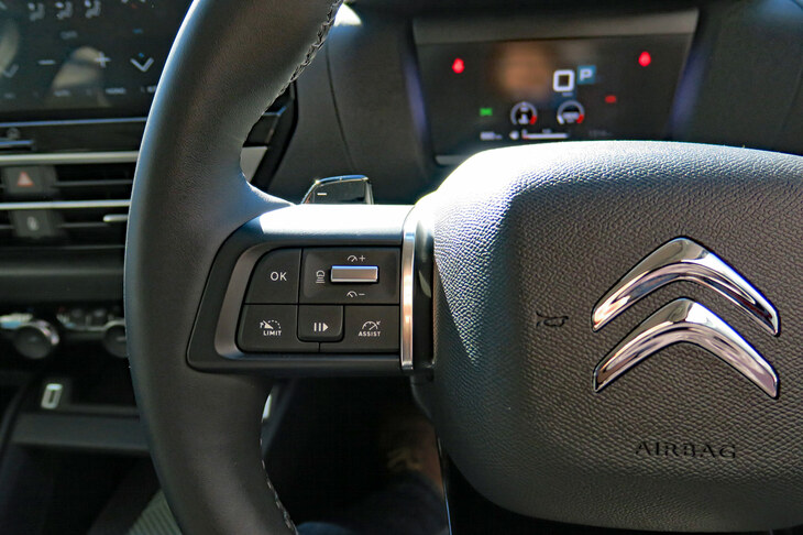 シトロエンC4シャイン（ステアリングスイッチ）