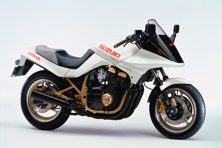 「カタナ」シリーズの中でも“変り種”の1984年式「GSX750S」。リトラクタブルヘッドランプをはじめ、ハンス・ムートのデザインからやや距離を置いたモデルとなったが、市場からは好意的に受け入れられなかった。