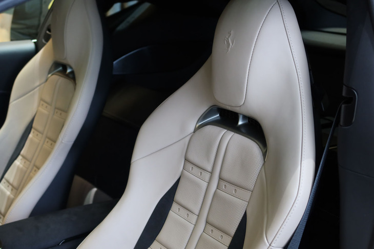 フェラーリ12チリンドリ（シート）