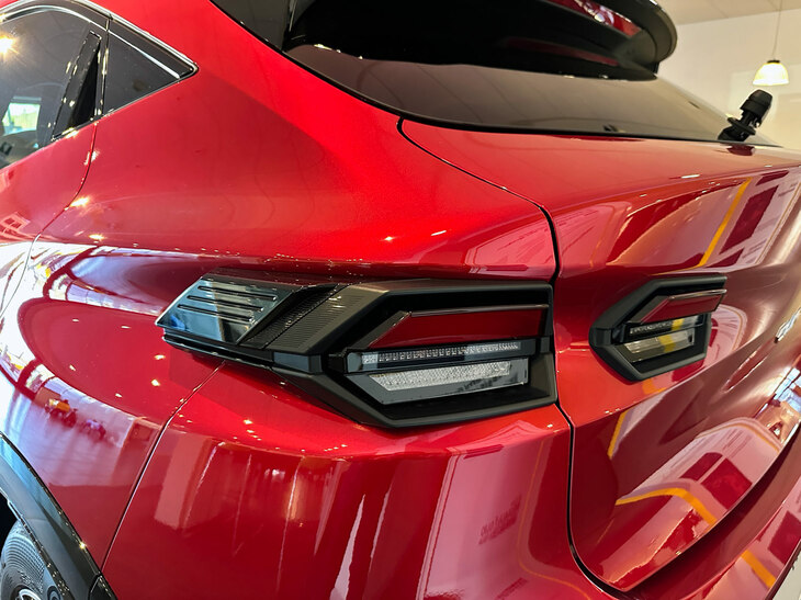 テールランプユニットは、かなり挑戦的なデザインである。