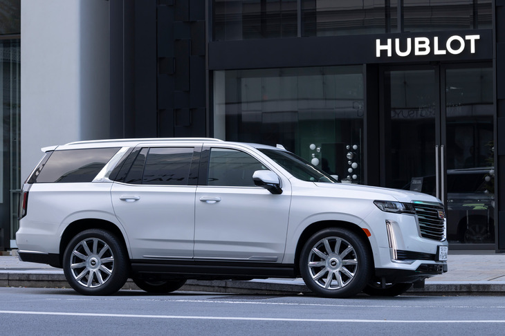 今日におけるキャデラックの最上級モデル「エスカレード」。全長5.4ｍを誇るフルサイズSUVで、ゆったりとした車内には、最上級のオーディオシステムをはじめとした快適装備が満載されている。