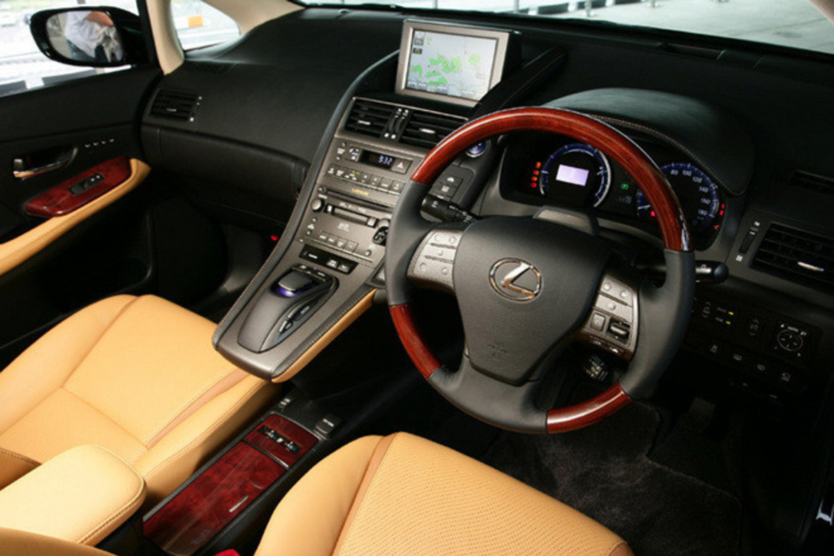 レクサスHS250h“バージョンL”（FF/CVT）【試乗記】 プリウスとは 