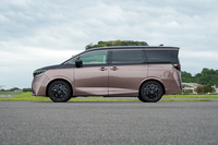 日産による測定値ながらボディーサイズは全長×全幅×全高＝4995×1895×1965mmと公表されている。幅と高さはライバルの「アルファード／ヴェルファイア」を追い越した（長さは同じ）。