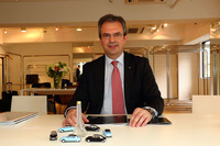 シトロエンから独立したDSブランドは、絶え間なく変化を遂げていく。「意欲的に新しいブランドの構築に取り組みます」とアポド氏。（写真＝大音安弘）