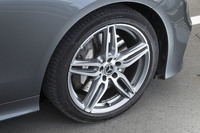 タイヤサイズはフロントが245/40R19で、リアが275/35R19。テスト車にはミシュランのコンフォートタイヤ「プライマシー3」が装着されていた。