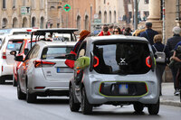 2023年2月、ローマ。二輪車に準じる扱いなので、ナンバープレートは後部のみである。