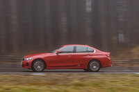 出力の異なる2種類の2リッターガソリンターボに、2リッターディーゼルターボ、2リッターガソリンターボとモーターを組み合わせたプラグインハイブリッド、そして3リッターガソリンターボと、「3シリーズ」のパワートレインは現行型でも豊富なバリエーションを誇る。