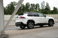 「RAV4 PHVブラックトーン」には5種類のカラーリングが用意される。