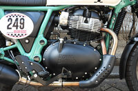 ムチッとした造形の648cc 空油冷2気筒エンジン。最高出力47PS、最大トルク56.5N・mと、ベースとなった「INT650」より8％ほどトルクアップしている。