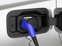 トヨタが「アルファード」「ヴェルファイア」にプラグインハイブリッドモデルを追加設定の画像