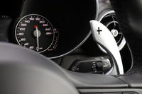 ベースグレード以外のグレードに標準装備となるシフトパドル。ステアリングホイールではなく、ステアリングコラムに装備されている。