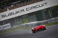 2011年に登場した「599XX」の進化版「599XX EVO」の走行シーン。「XXプログラム」の専用マシンで、可変リアウイングを含む「アクティブ・エアロダイナミック・パッケージ」と呼ばれる空力装備の採用が特徴だ。