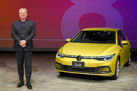 国内のインポーターであるフォルクスワーゲン グループ ジャパンのティル・シェア社長。「今回の8代目は決して最後の『ゴルフ』ではありません」と宣言した。
