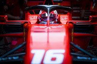 今年のF1に新風を巻き起こしたシャルル・ルクレール（写真）。今季誰よりも多い7回のポールポジションを獲得。第13戦ベルギーGP、第14戦イタリアGPでは初優勝＆2戦連続ポール・トゥ・ウィンと波に乗った。フェラーリとしては、2010年のフェルナンド・アロンソ以来となる地元イタリアでの優勝で、大挙した熱狂的なファンは新しいヒーローの誕生に歓喜した。（Photo＝Ferrari）