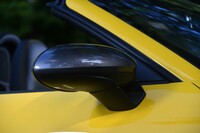 ドアミラーのシェルは「アゲートグレー」に塗られている。電動可倒機構は5万円のオプション。