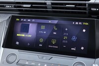 インフォテインメントシステムは「OK、プジョー」の掛け声で起動する対話型音声認識システムを備えている。