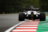 アルファタウリは、ピエール・ガスリーが予選Q3進出で10番グリッドを得るも、ホンダのパワーユニットの不調に足を引っ張られ、Q2の最後のアタックとQ3のタイム計測を諦めることに。ホンダはレースに向けてパワーユニットを交換し、発覚したデータ異常の原因を究明中という。ガスリーはギアボックス不調でこのレース唯一のリタイア。チームメイトのダニール・クビアト（写真）は、Q1敗退の予選17位から12位完走、ポイント獲得ならず。（Photo=Getty Images / Red Bull Content Pool）