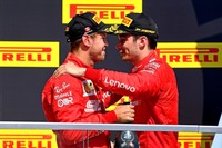 開幕前のテストでは絶好調だったフェラーリは、今季12戦していまだ勝利なし。それでもシャルル・ルクレール（写真右）は、4冠王者のチームメイト、セバスチャン・ベッテル（同左）を上回るパフォーマンスを披露した。ドライバーズチャンピオンシップでは4位ベッテル156点、その24点後方に5位ルクレール。（Photo=Ferrari）