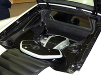 600psを発生する自社製3.8リッターV8ツインターボエンジンを搭載。330km/hの最高速をうたう。