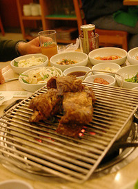 済州島の名物は黒ブタ。マジ、うまい。安い！　これだけでも行く価値ありって感じ。島は沖縄ほど歴史的な情緒は感じなかったけど……ね。