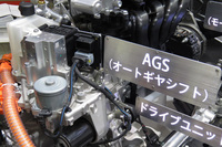 トランスミッションにはシングルクラッチ式ATの「AGS」を採用。
