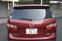 2列目が6：4、3列目が5：5の分割可倒式というシートアレンジは、従来型と共通。荷室関係では床下収納スペースの拡大がトピックだ。（クリックするとシートアレンジが見られます）