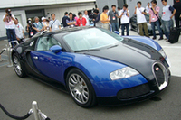 ブガッティは、「EB110GT」が5台。“1001ps、407km/h”で知られる「ヴェイロン 16.4」も1台来場し、たちまち人垣を作った。