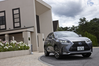 レクサスNX300h“Fスポーツ”
    
